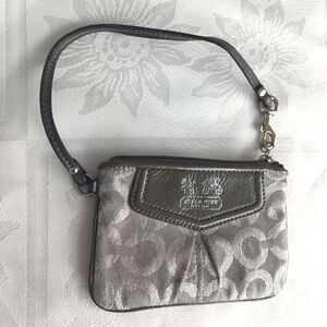 Coach Wristlet with Horse  & Carriage Logo Purple Lining Zipped Top 4 x 6 Silver
